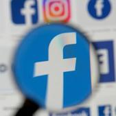 An anti-NRC and anti-CAA group formed on the Facebook protested on Kolkata streets on Wednesday.(REUTERS Photo/fILE) An anti-NRC and anti-CAA group formed on the Facebook protested on Kolkata streets on Wednesday.(REUTERS Photo/fILE)