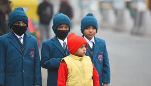 A cold wave persisted in the state on Wednesday, with the minimum temperature in Lucknow being 10.6 degrees Celsius.)(Raj K Raj/HT PHOTO) A cold wave persisted in the state on Wednesday, with the minimum temperature in Lucknow being 10.6 degrees Celsius.)(Raj K Raj/HT PHOTO)