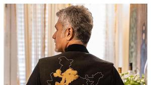 Designer Arjun Khanna’s jacket had the iconic Joshua tree superimposed on a map of India.(Arjun Khanna/Instagram) Designer Arjun Khanna’s jacket had the iconic Joshua tree superimposed on a map of India.(Arjun Khanna/Instagram)