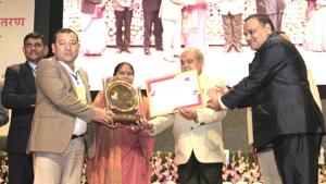 Director (SIRD) Manipur H Balkrisna Singh (left) receiving the award in New Delhi.(SOURCED PHOTO.) Director (SIRD) Manipur H Balkrisna Singh (left) receiving the award in New Delhi.(SOURCED PHOTO.)