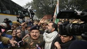 Delhi police detaining Yogendra Yadav who was protesting against the Citizenship Amendment Act (CAA) and National Register of Citizens (NRC) at Red Fort in New Delhi on December 19.(Biplov Bhuyan/HT PHOTO) Delhi police detaining Yogendra Yadav who was protesting against the Citizenship Amendment Act (CAA) and National Register of Citizens (NRC) at Red Fort in New Delhi on December 19.(Biplov Bhuyan/HT PHOTO)