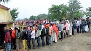 Voters stand in queue to cast their votes at a polling booth during the 4th phase of Jharkhand Assembly Election.(ANI Photo) Voters stand in queue to cast their votes at a polling booth during the 4th phase of Jharkhand Assembly Election.(ANI Photo)