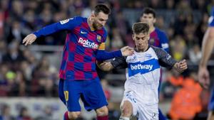 Barcelona's Lionel Messi, left, fights for the ball.(AP) Barcelona's Lionel Messi, left, fights for the ball.(AP)