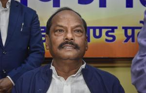Jharkhand Chief Minister Raghubar Das addresses a press conference in Ranchi on Monday.(PTI Photo) Jharkhand Chief Minister Raghubar Das addresses a press conference in Ranchi on Monday.(PTI Photo)