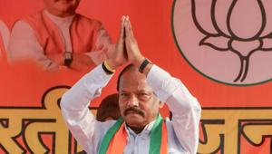 Jharkhand CM Raghubar Das greets a gathering during an election campaign rally at Chakradharpur in West Singhbhum.(PTI) Jharkhand CM Raghubar Das greets a gathering during an election campaign rally at Chakradharpur in West Singhbhum.(PTI)