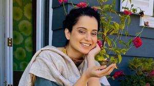 Kangana Ranaut poses for a photo as she celebrates Diwali at her new residence 'Kartik Niwas' in Manali.(PTI) Kangana Ranaut poses for a photo as she celebrates Diwali at her new residence 'Kartik Niwas' in Manali.(PTI)