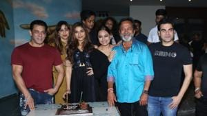 Salman Khan, Sonakshi Sinha and others come together for Saiee Manjrekar’s birthday.(Varinder Chawla)