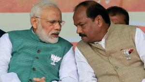 Prime Minister Narendra Modi with Raghubar Das.(PTI file photo) Prime Minister Narendra Modi with Raghubar Das.(PTI file photo)
