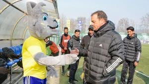 Real Kashmir FC Head Coach David Robertson shakes hands with the mascot.(PTI) Real Kashmir FC Head Coach David Robertson shakes hands with the mascot.(PTI)