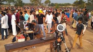 Large crowd gathers in north Kerala’s Cheruvathur to see the solar eclipse.(HT photo) Large crowd gathers in north Kerala’s Cheruvathur to see the solar eclipse.(HT photo)