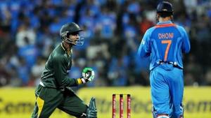 A file photo of Shoaib Malik (L) and MS Dhoni.(Twitter) A file photo of Shoaib Malik (L) and MS Dhoni.(Twitter)