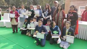 Over 700 schoolchildren gathered near the National War Memorial at the India Gate lawns to give expression to a collective dream – of safe, accident-free roads and a clean and green Delhi.(HT Brand Studio) Over 700 schoolchildren gathered near the National War Memorial at the India Gate lawns to give expression to a collective dream – of safe, accident-free roads and a clean and green Delhi.(HT Brand Studio)