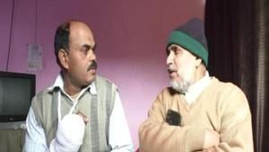 Policeman Ajay Kumar (left) with Hajji Qadir.(ANI Photo) Policeman Ajay Kumar (left) with Hajji Qadir.(ANI Photo)