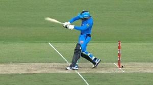Rashid Khan comes out to bat with the new ‘camel’ bat.(Twitter) Rashid Khan comes out to bat with the new ‘camel’ bat.(Twitter)