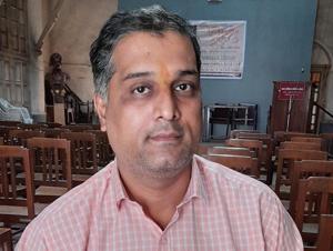 Raj Memane, a Pune-based Modi script researcher, has written a book titled ‘Peshwekalin Jejuri – Jejuricha Aparichit Itihas’.(HT/PHOTO) Raj Memane, a Pune-based Modi script researcher, has written a book titled ‘Peshwekalin Jejuri – Jejuricha Aparichit Itihas’.(HT/PHOTO)