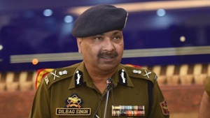 J-K DGP Dilbagh Singh said 250 terrorists are currently active in Jammu and Kashmir and that Pakistan intensified cross-border firing to push in as many of them in 2019.( Waseem Andrabi/HT Photo) J-K DGP Dilbagh Singh said 250 terrorists are currently active in Jammu and Kashmir and that Pakistan intensified cross-border firing to push in as many of them in 2019.( Waseem Andrabi/HT Photo)