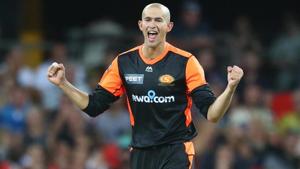 Catch the highlights from the Big Bash League clash between Brisbane Heat and Perth Scorchers.(Twitter) Catch the highlights from the Big Bash League clash between Brisbane Heat and Perth Scorchers.(Twitter)