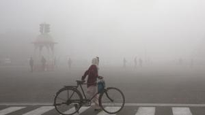 According to the India Meteorological Department (IMD), the temperature in Delhi at around 8 am on 1 January was 2.4 degrees Celsius and the visibility was about 500 meters.(AP File Photo) According to the India Meteorological Department (IMD), the temperature in Delhi at around 8 am on 1 January was 2.4 degrees Celsius and the visibility was about 500 meters.(AP File Photo)