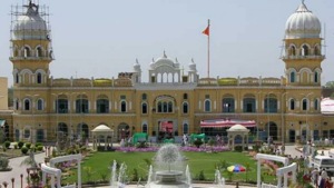 On Friday evening, an angry group of local residents pelted stones at the Gurdwara Nankana Sahib in Pakistan.(Twitter/ @khalsastore. File Pho) On Friday evening, an angry group of local residents pelted stones at the Gurdwara Nankana Sahib in Pakistan.(Twitter/ @khalsastore. File Pho)