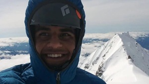 Rescuers located Gurbaz and managed to splint his leg, then began the slow descent down the mountain four hours after his initial fall.(Gurbaz Singh/ Facebook) Rescuers located Gurbaz and managed to splint his leg, then began the slow descent down the mountain four hours after his initial fall.(Gurbaz Singh/ Facebook)