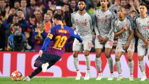 Lionel Messi of Barcelona scores his sides third goal from a free kick during the UEFA Champions League Semi Final first leg match between Barcelona and Liverpool at the Nou Camp on May 01, 2019 in Barcelona, Spain. (Photo by Michael Regan/Getty Images)(Getty Images) Lionel Messi of Barcelona scores his sides third goal from a free kick during the UEFA Champions League Semi Final first leg match between Barcelona and Liverpool at the Nou Camp on May 01, 2019 in Barcelona, Spain. (Photo by Michael Regan/Getty Images)(Getty Images)