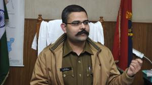 On Friday, UP top cop Singh said that SSP Krishna and other officers are being blackmailed by five journalists who were earlier arrested by the police.(HT Photo) On Friday, UP top cop Singh said that SSP Krishna and other officers are being blackmailed by five journalists who were earlier arrested by the police.(HT Photo)