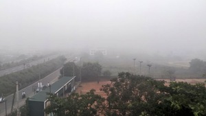 Dense fog in Nolambur, Chennai, this morning. (Photo @jazzysaravana) Dense fog in Nolambur, Chennai, this morning. (Photo @jazzysaravana)
