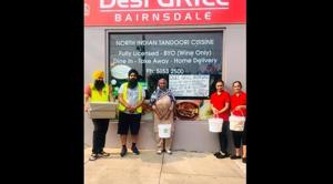 Restaurant owners Kanwaljit Singh and his wife Kamaljit Kaur have been supplying curry and rice to those living in temporary shelters after bushfires destroyed homes in eastern Victoria. They have the capacity to cook for up to 1,000 people a day.(Facebook/Desi Grill Bairnsdal) Restaurant owners Kanwaljit Singh and his wife Kamaljit Kaur have been supplying curry and rice to those living in temporary shelters after bushfires destroyed homes in eastern Victoria. They have the capacity to cook for up to 1,000 people a day.(Facebook/Desi Grill Bairnsdal)