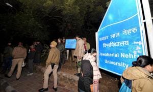 Police and students outside the JNU campus after the violence on Sunday.(PTI Photo) Police and students outside the JNU campus after the violence on Sunday.(PTI Photo)