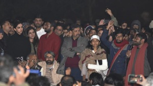 Deepika Padukone shares stage with Kanhaiya Kumar(Vipin Kumar) Deepika Padukone shares stage with Kanhaiya Kumar(Vipin Kumar)
