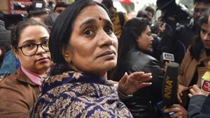 The petition seeking death warrant for Delhi gang-rape convicts was filed by her mother Asha Devi.(PTI Photo) The petition seeking death warrant for Delhi gang-rape convicts was filed by her mother Asha Devi.(PTI Photo)
