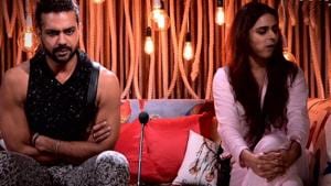 Bigg Boss 13: Vishal Aditya Singh and Madhurima Tuli went to the confession room after their ugly fight. Bigg Boss 13: Vishal Aditya Singh and Madhurima Tuli went to the confession room after their ugly fight.