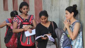 The institute of Banking and Personell Selection (IBPS) on Tuesday released the Clerk main exam (CRP CLERKS-IX) call letters or admit card.(HT file) The institute of Banking and Personell Selection (IBPS) on Tuesday released the Clerk main exam (CRP CLERKS-IX) call letters or admit card.(HT file)