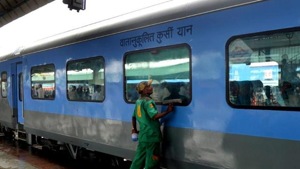 IRCTC has stated that they will begin a drive to inspect the food being served in the outstation train.(File Photo) IRCTC has stated that they will begin a drive to inspect the food being served in the outstation train.(File Photo)