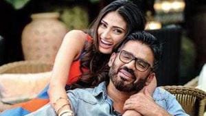 Suniel Shetty poses with daughter Athiya. Suniel Shetty poses with daughter Athiya.