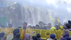 Chandigarh Police on Friday used water cannon against Aam Aadmi Party workers who are protesting against high power tariff.(ANI/Twitter) Chandigarh Police on Friday used water cannon against Aam Aadmi Party workers who are protesting against high power tariff.(ANI/Twitter)