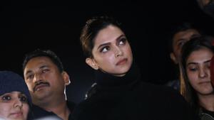 Bollywood actor Deepika Padukone joins JNU students protesting against the violence in JNU, at JNU Campus in New Delhi. Bollywood actor Deepika Padukone joins JNU students protesting against the violence in JNU, at JNU Campus in New Delhi.