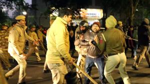 Delhi Police personnel detain JNU students during a protest against campus violence on Sunday, outside Shastri Bhawan in New Delhi on Thursday.(HT Photo) Delhi Police personnel detain JNU students during a protest against campus violence on Sunday, outside Shastri Bhawan in New Delhi on Thursday.(HT Photo)