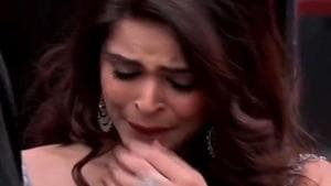 Bigg Boss 13: Madhurima Tuli cries as she reveals that she was molested as a child. Bigg Boss 13: Madhurima Tuli cries as she reveals that she was molested as a child.