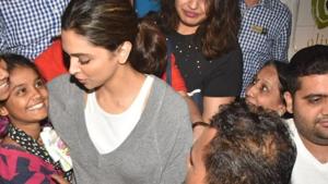 Deepika Padukone was as delighted as her fans when she met them outside a Mumbai eatery. Deepika Padukone was as delighted as her fans when she met them outside a Mumbai eatery.