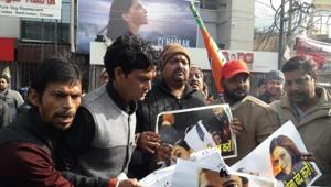 People stage a protest against ‘Chhapaak’ in Patna on Saturday(IANS Photo) People stage a protest against ‘Chhapaak’ in Patna on Saturday(IANS Photo)