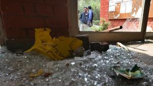 Shards of glass are seen in the premises of Sabarmati Hostel, at Jawaharlal Nehru University (JNU), in New Delhi, India, on January 6, 2020. A mob wearing masks and carrying sticks barged into the JNU campus on Sunday and attacked students and teachers.(HT) Shards of glass are seen in the premises of Sabarmati Hostel, at Jawaharlal Nehru University (JNU), in New Delhi, India, on January 6, 2020. A mob wearing masks and carrying sticks barged into the JNU campus on Sunday and attacked students and teachers.(HT)