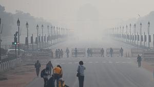 There is shallow fog with chances of rain in Delhi on Monday.(Raj K Raj/HT Photo) There is shallow fog with chances of rain in Delhi on Monday.(Raj K Raj/HT Photo)