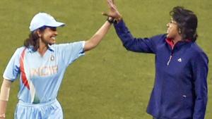 Bollywood actor Anushka Sharma with Indian cricketer Jhulan Goswami (R) during a shooting of Goswami's biopic, at Eden Gardens in Kolkata.(PTI) Bollywood actor Anushka Sharma with Indian cricketer Jhulan Goswami (R) during a shooting of Goswami's biopic, at Eden Gardens in Kolkata.(PTI)