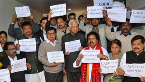 Former CM Tarun Gogoi, along with Congress leaders, staging a protest against CAA outside the Assam assembly on Monday.(PTI Photo) Former CM Tarun Gogoi, along with Congress leaders, staging a protest against CAA outside the Assam assembly on Monday.(PTI Photo)