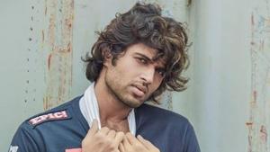 Vijay Deverakonda, who last release Dear Comrade failed at the box office, will play a character with a stutter. Vijay Deverakonda, who last release Dear Comrade failed at the box office, will play a character with a stutter.