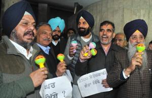 Shiromani Akali Dal members walking out of the Punjab assembly on Thursday. They were holding rattlers to register their protest against the Congress-led government that is yet to fulfil its promises.(Ravi Kumar/HT) Shiromani Akali Dal members walking out of the Punjab assembly on Thursday. They were holding rattlers to register their protest against the Congress-led government that is yet to fulfil its promises.(Ravi Kumar/HT)