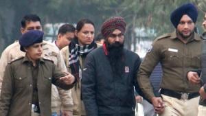 Police taking away Maninder Singh, 31, after getting his five-day custody at the district courts in Chandigarh.(Gurminder Singh/HT)