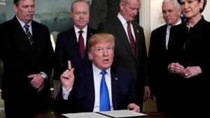 The U.S. House of Representatives on Wednesday approved legislation authorizing two articles of impeachment against President Donald Trump to be transmitted to the Senate(REUTERS) The U.S. House of Representatives on Wednesday approved legislation authorizing two articles of impeachment against President Donald Trump to be transmitted to the Senate(REUTERS)
