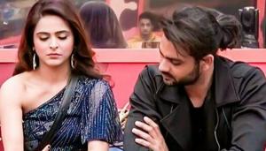 Bigg Boss 13: Madhurima Tuli had hit Vishal Aditya Singh with a frying pan. Bigg Boss 13: Madhurima Tuli had hit Vishal Aditya Singh with a frying pan.